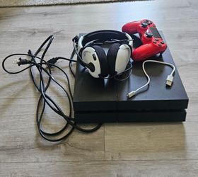 Playstation 4 with headphone