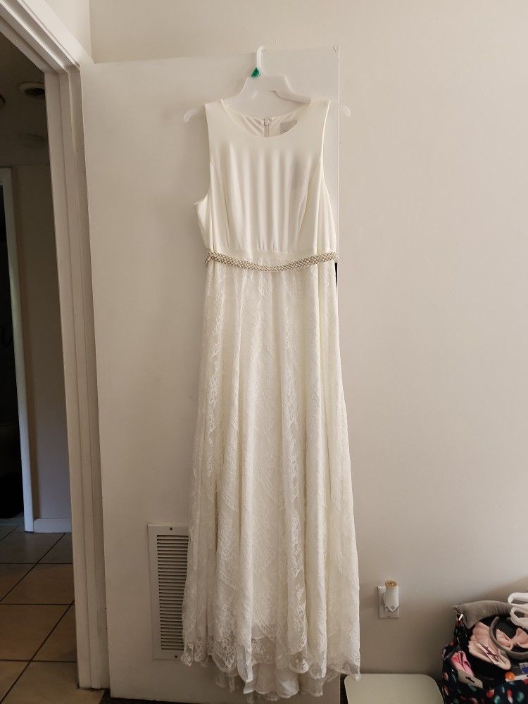 Torrid Wedding Dress Size 18