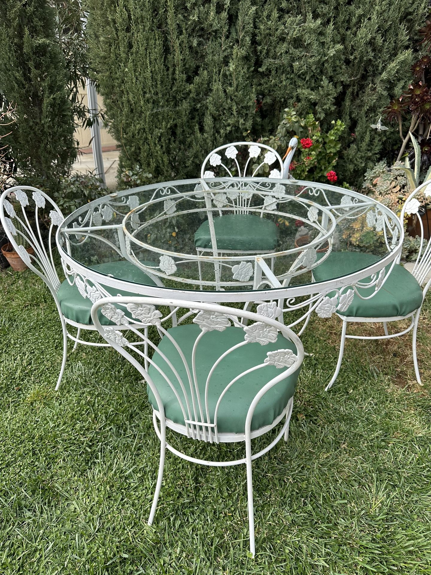 Vintage Russell Woodard Wrought Iron Outdoor Patio Furniture Table Set. Delivery Available For Extra Fee. 