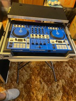 Native Instruments Traktor S4 MK3 DJ Controller