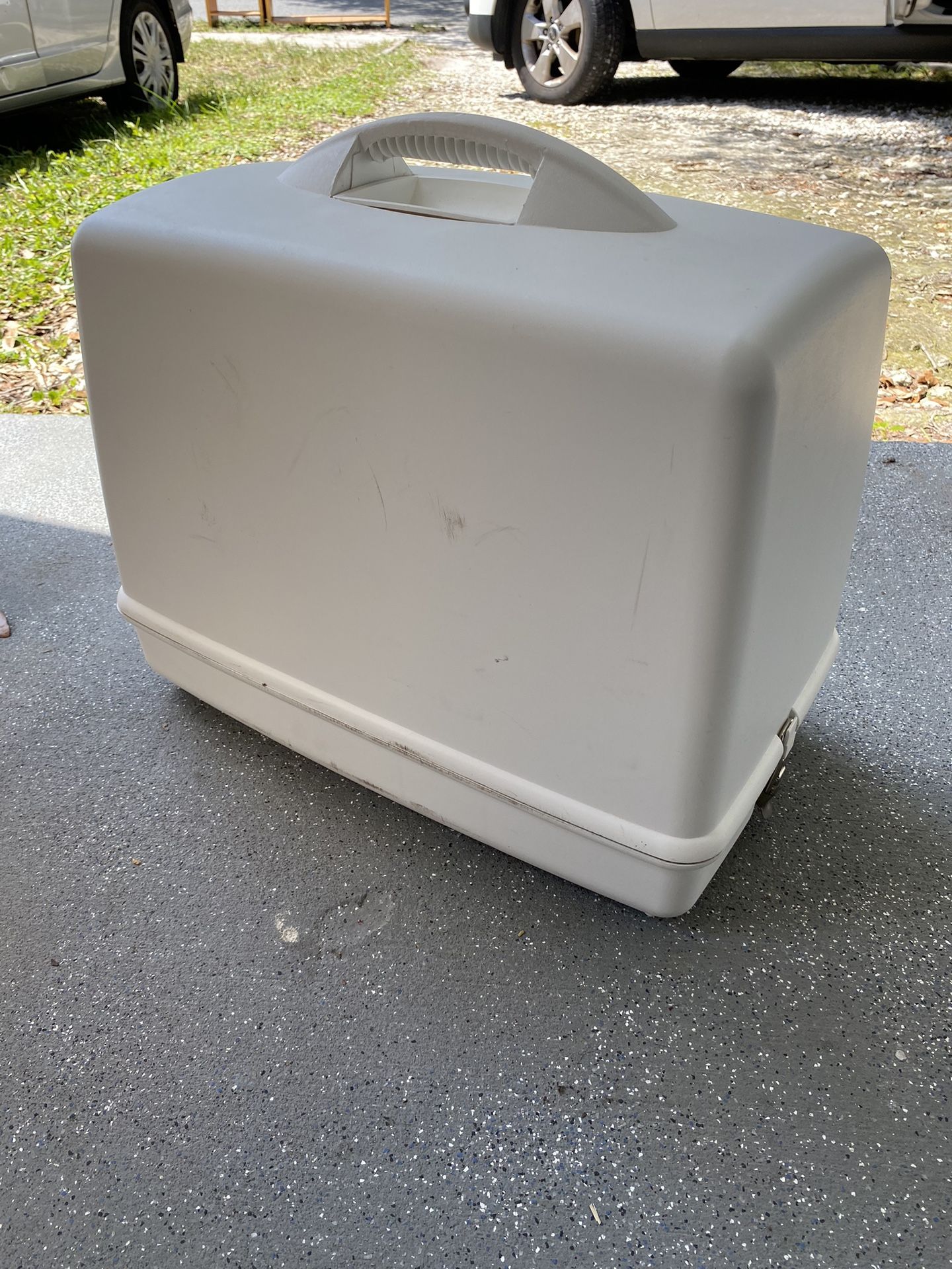 Bicor Vx1005 Sewing Machine With Case for Sale in New Port Richey, FL