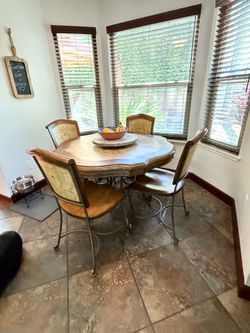 Beautiful Dining Set – Table, 4 Chairs & Original Leaf