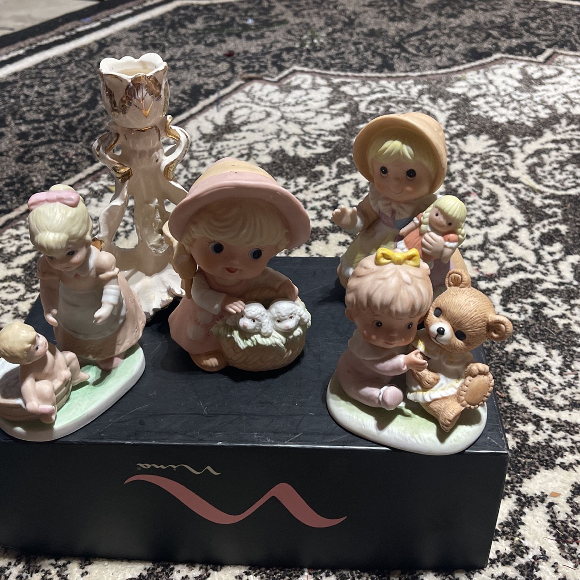Figurines