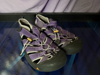 Girls Keens Size 4 