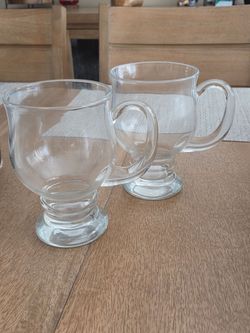 Pedestal mugs