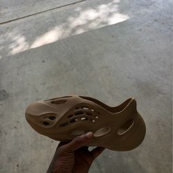 Yeezy foam runners size 9.5