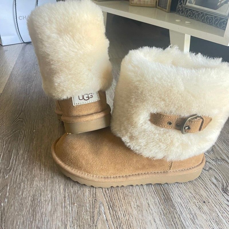 UGG 