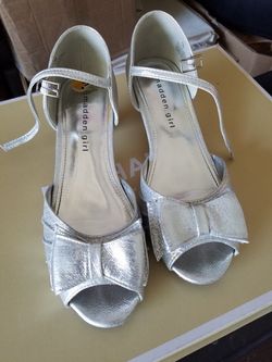 Size 3 d niña estan casi nuevo