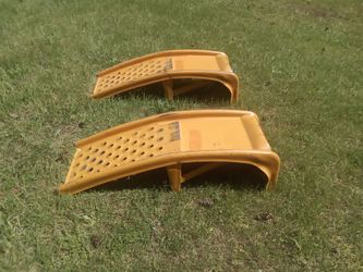 Heavy Duty Set Of 9000 Lbs Capacity Automotive Ramps, Great Condition. $30.00.