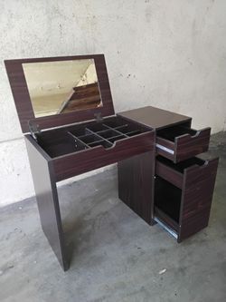 VANITY MAKEUP DESK
