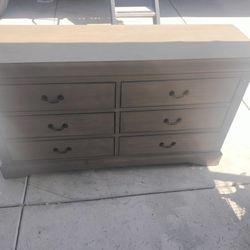 Dresser w. Mirror 