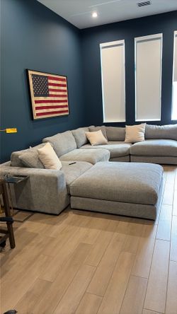 Rooms to go new sectional was 3500$$ brand new