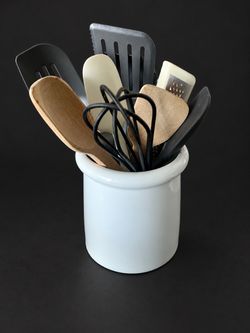 Porcelain Utensil Crock (white)