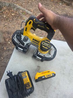 🎈area jersey village 77O41 🎈used like new 20v bamdsaw batt y chárger $160 FIRME B SERIOUS PERSON PLS PICK UP ONLY