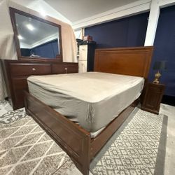 Queen Size Bedroom Set 