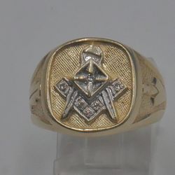 10kt yellow gold ring size 9 5 grams mason ring w 6 small diamonds . 875885-1.