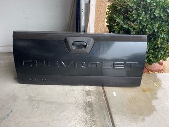 2003 avalanche tailgate and rear removable glass