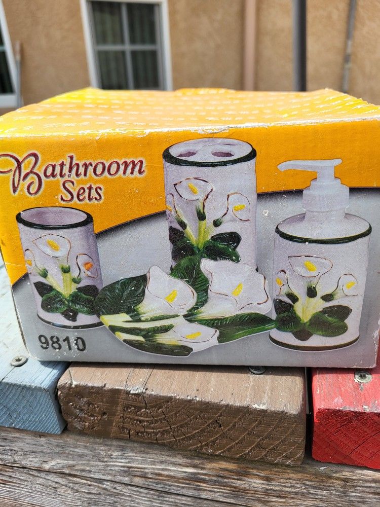 Bathroom Set New $10