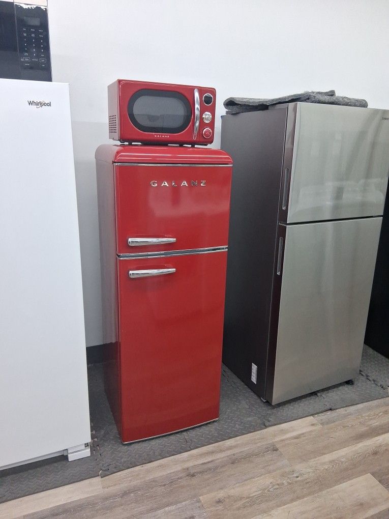 GALANZ RETRO LOOK 7.6 CU FT TOP FREEZER FRIDGE & MICROWAVE ! GREAT CONDITION WARRANTY INCLUDED ! 