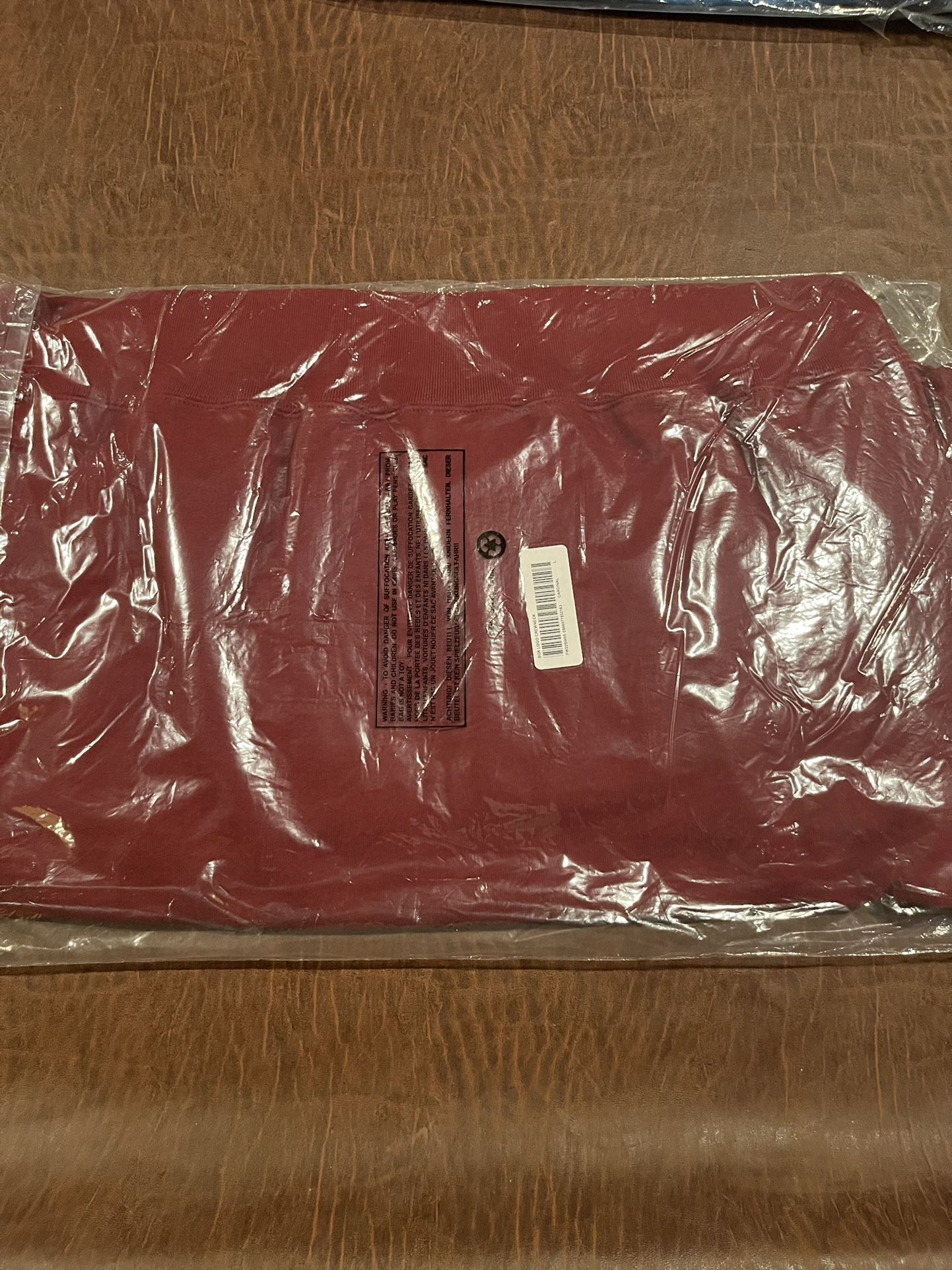 Supreme Box Logo Crewneck Large Cardinal FW22 - www.disolcolor.com