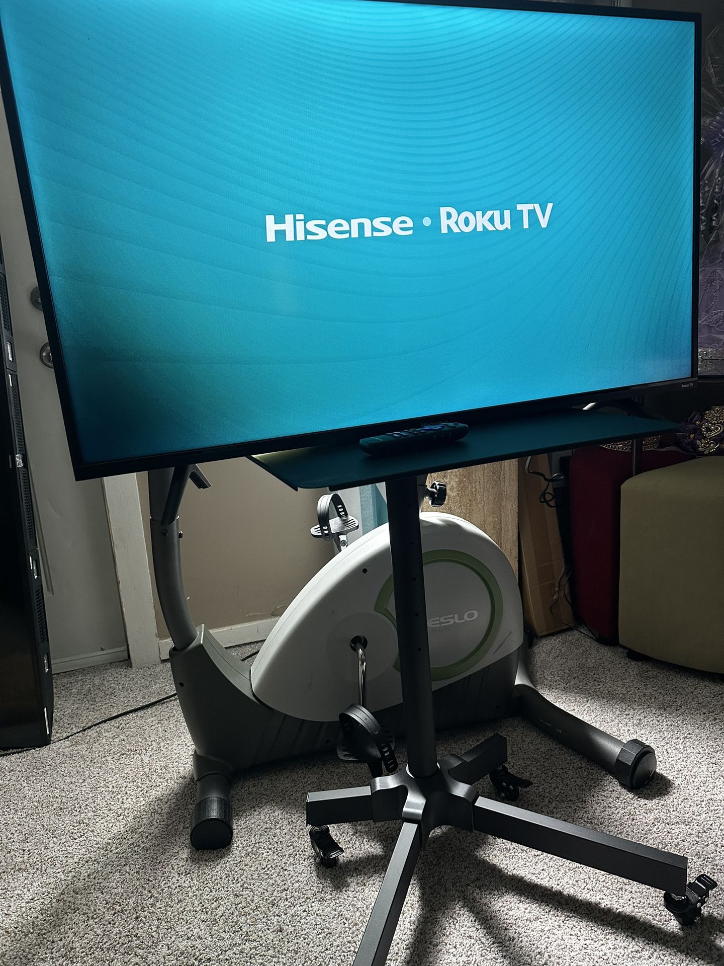 Hisense Roku Tv 40 Inch & Stand Tv 