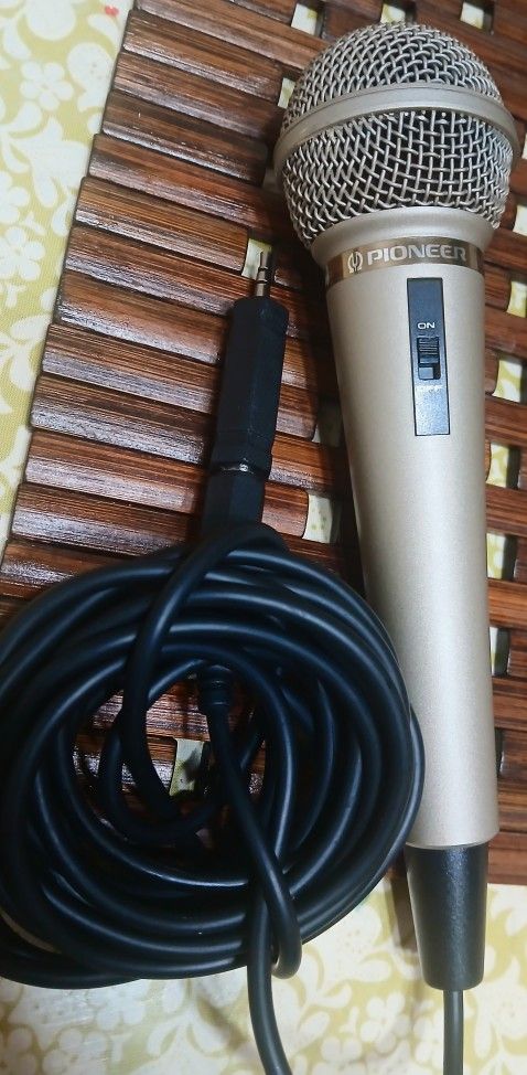 Pioneer DM-21A Uni-Directional Dynamic Microphone