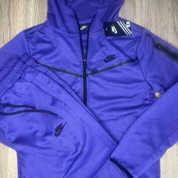 NIKE TECH