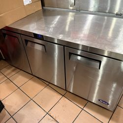 Under counter refrigerator