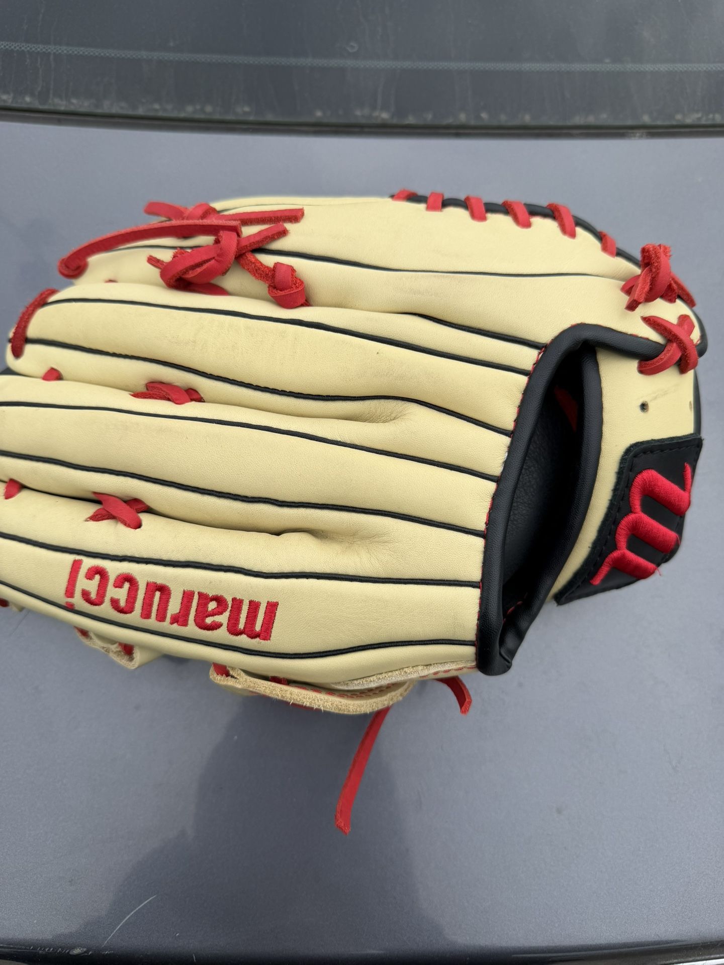 Marucci Baseball Glove RIGHT HAND 12.5 Inches