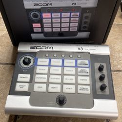 ZOOM V3  VOCAL PROCESSOR 
