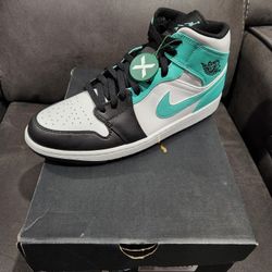 Jordan 1 Mid "Tropical Twist Igloo"