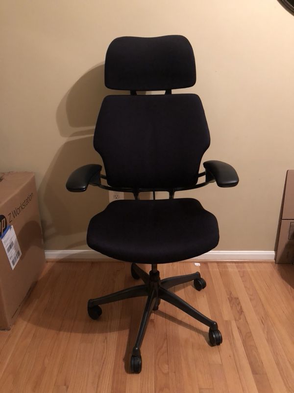 Humanscale freedom executive chair with head rest