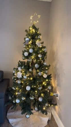 christmas tree with ornaments and ribbon