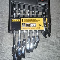 Brand New - DEWALT SAE Ratcheting Flex Head Combination Wrench Set (7-Piece)