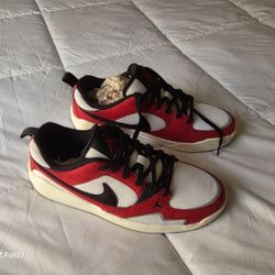 Men's Nikes 10.5