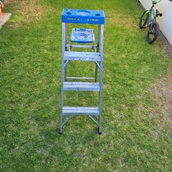 Warner 4' Aluminum Ladder 