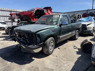 2002 CHEVY SILVERADO IN FOR PARTS!