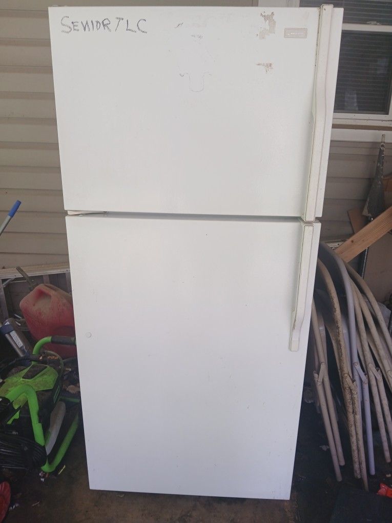 Magic Chef Model CTB1922AR Refrigerator