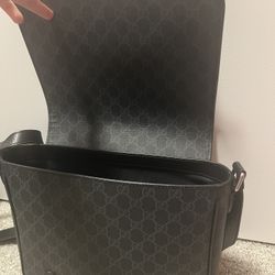 Gucci Messenger Bag/ Comes With Certifs 