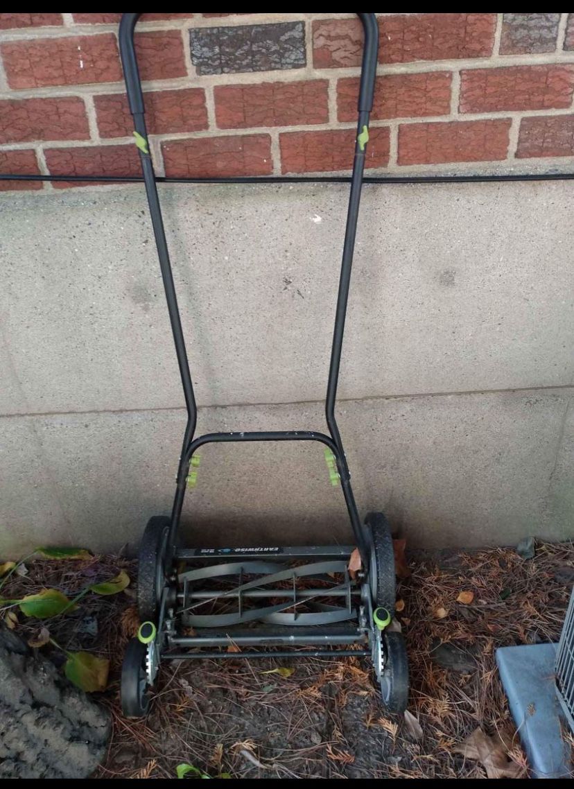 Manual Reel Lawn Mower 16’