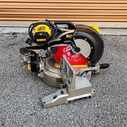 DEWALT 15-Amp Corded 12 in. Double-Bevel Compound Miter Saw