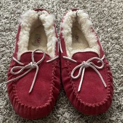 Indulge in Comfort and Style with Ugg Dakota Slippers Size 6.5-7 