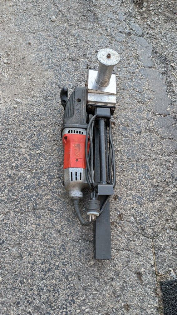 Maxis & Rays tool tugger motor & gear box 4000LB just what's in the picture