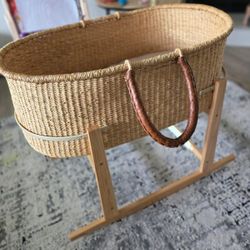 Design Dua Baby Bassinet / Moses Basket with Stand
