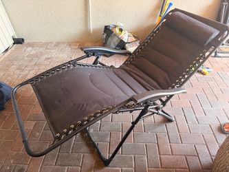 2 black zero gravity chairs $20 each