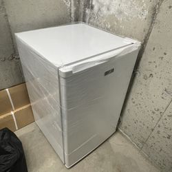 Commercial Cool Compact Fridge 