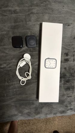 Apple Watch Series 7 Midnight 45mm aluminum case with GPS