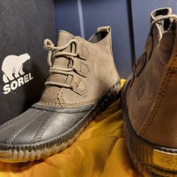 Size 6.5 SOREL BOOTIES 