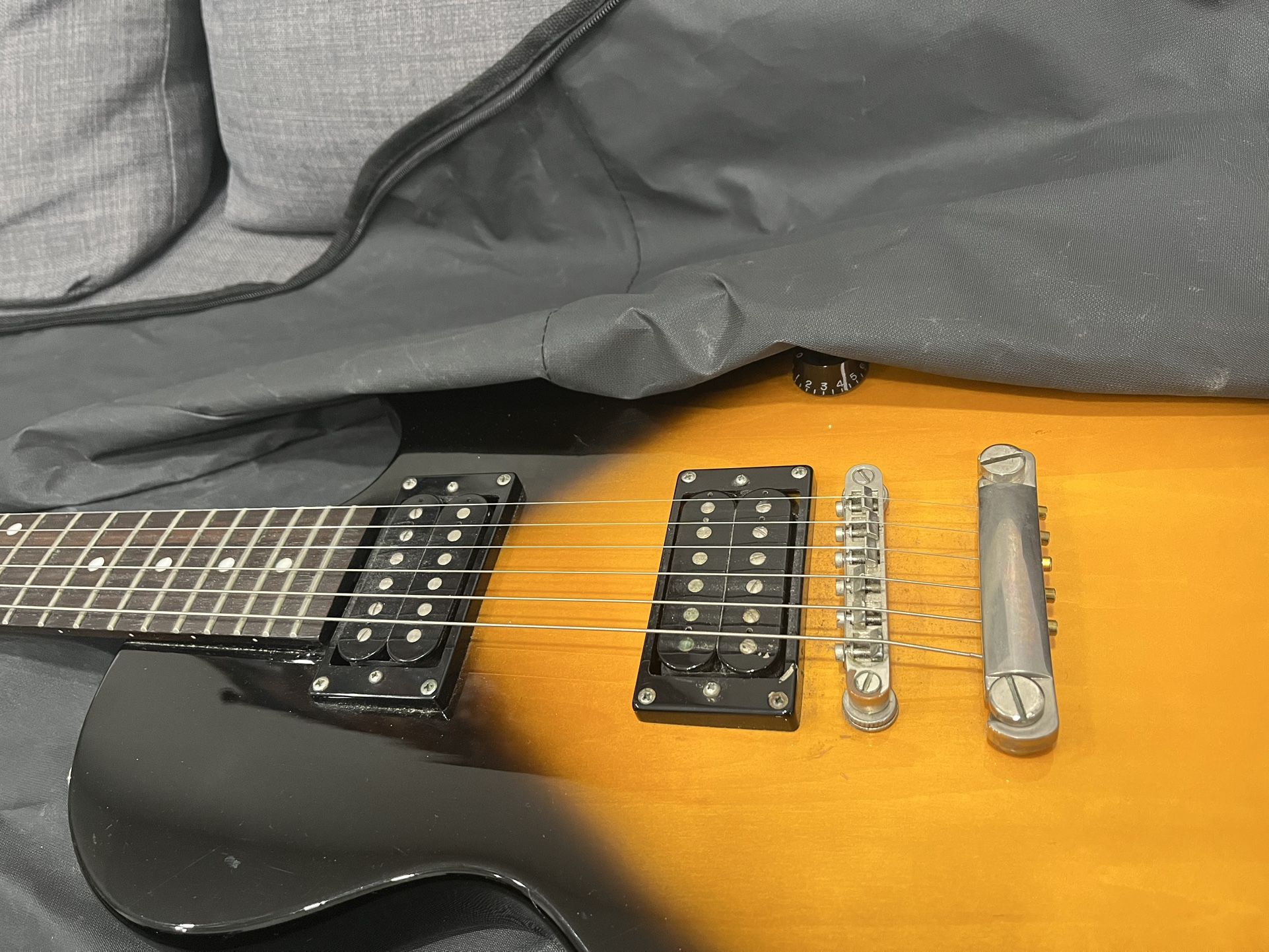 Electric guitar, Apple phone LES Paul, special model