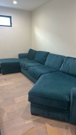 Living Spaces Sectional Sofa!! Great Condition!!